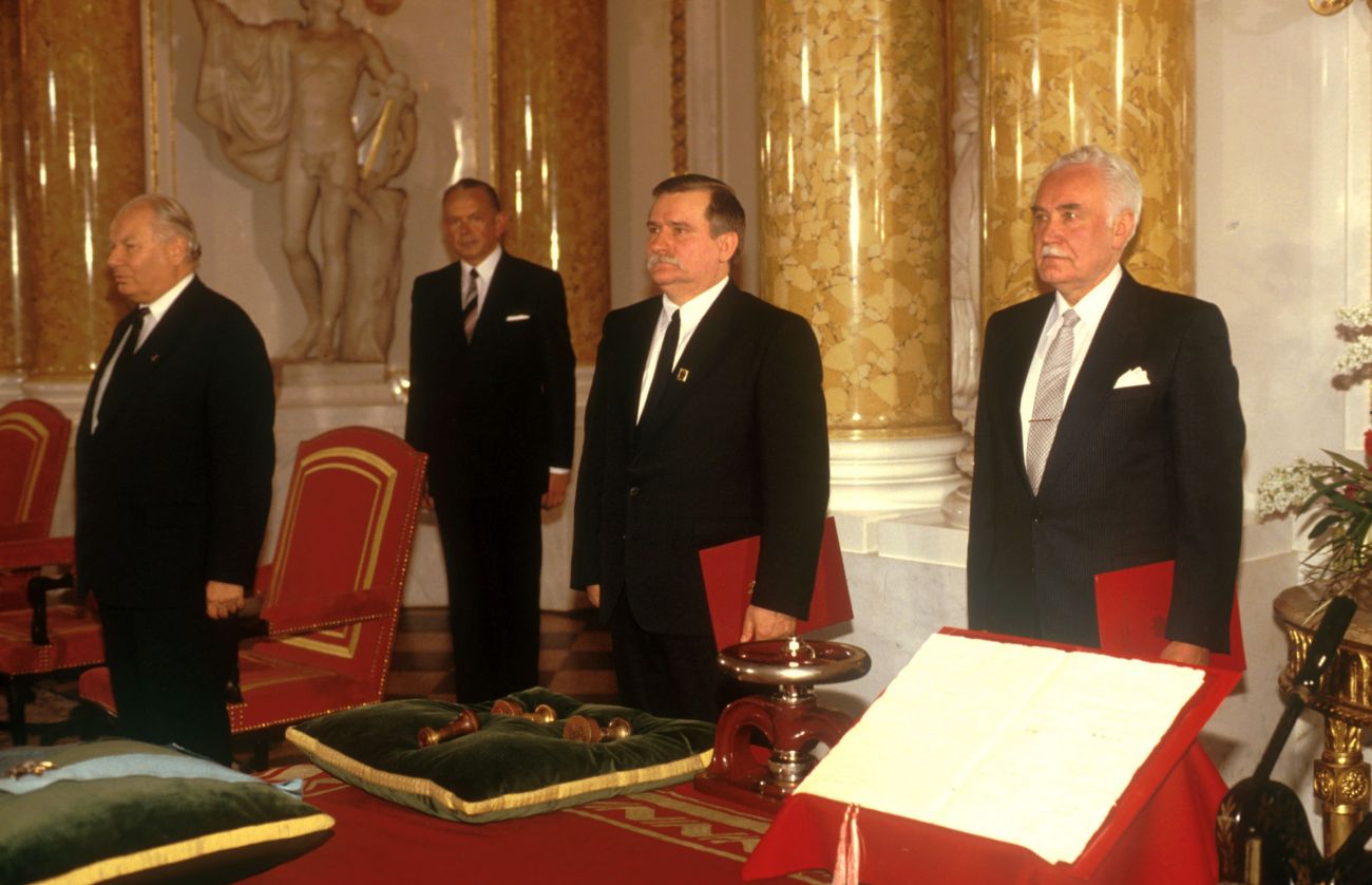 1990 Lech Wałęsa Becomes Poland’s First President Elected by Popular Vote